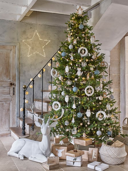 Modern rustic decorated tree with deer