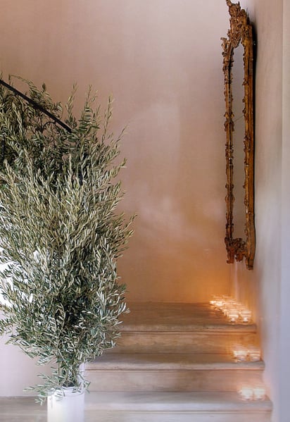 Natural style christmas decorations - green foilage and tealights on a staircase